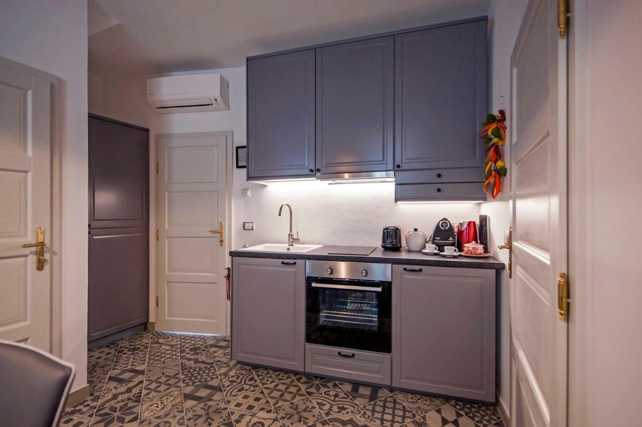 로비니 Seaview House Rosali 빌라 외부 사진